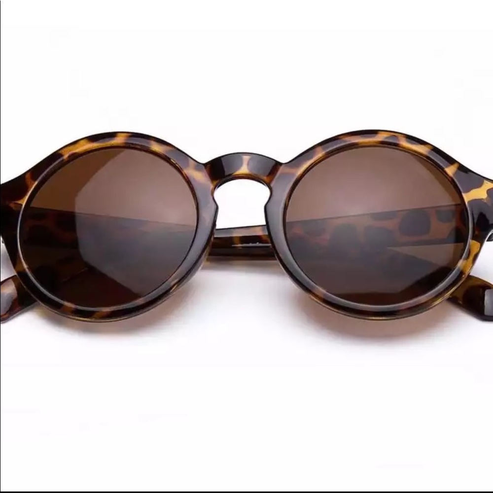 2 Left! Leopard Round Frame Sunglasses - Picture 4 of 4